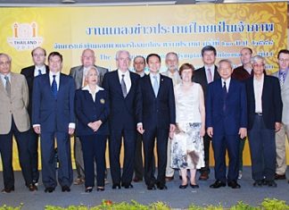 IOI President Arturo Cepeda (6th from left) and Deputy Minister of Education Chaiyos Chirametakorn (8th from left) pose for a group photo with the IOI committee during the press conference held at the Royal Cliff Hotel.